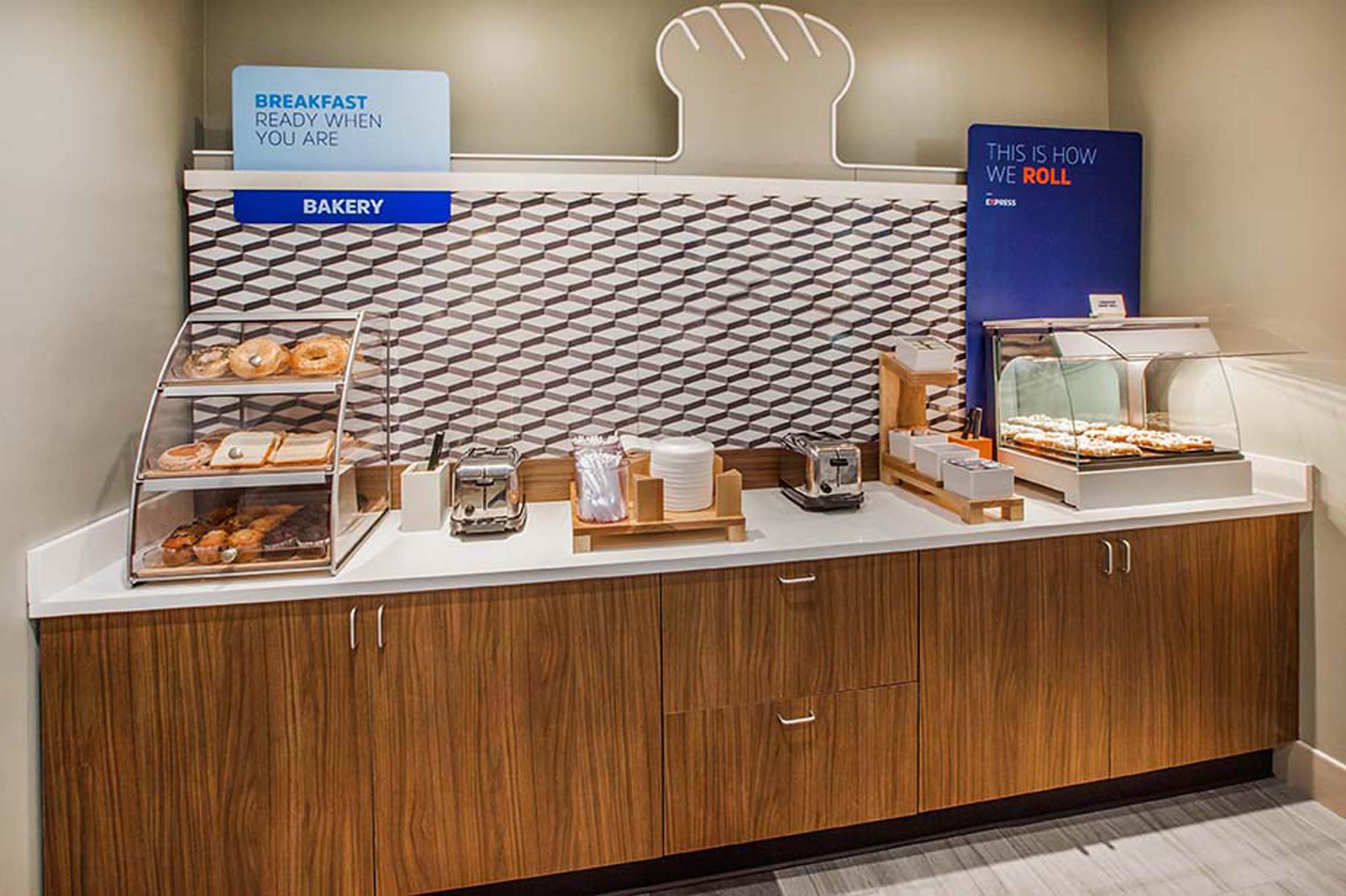 Holiday Inn Express & Suites Alabaster Bagian luar foto